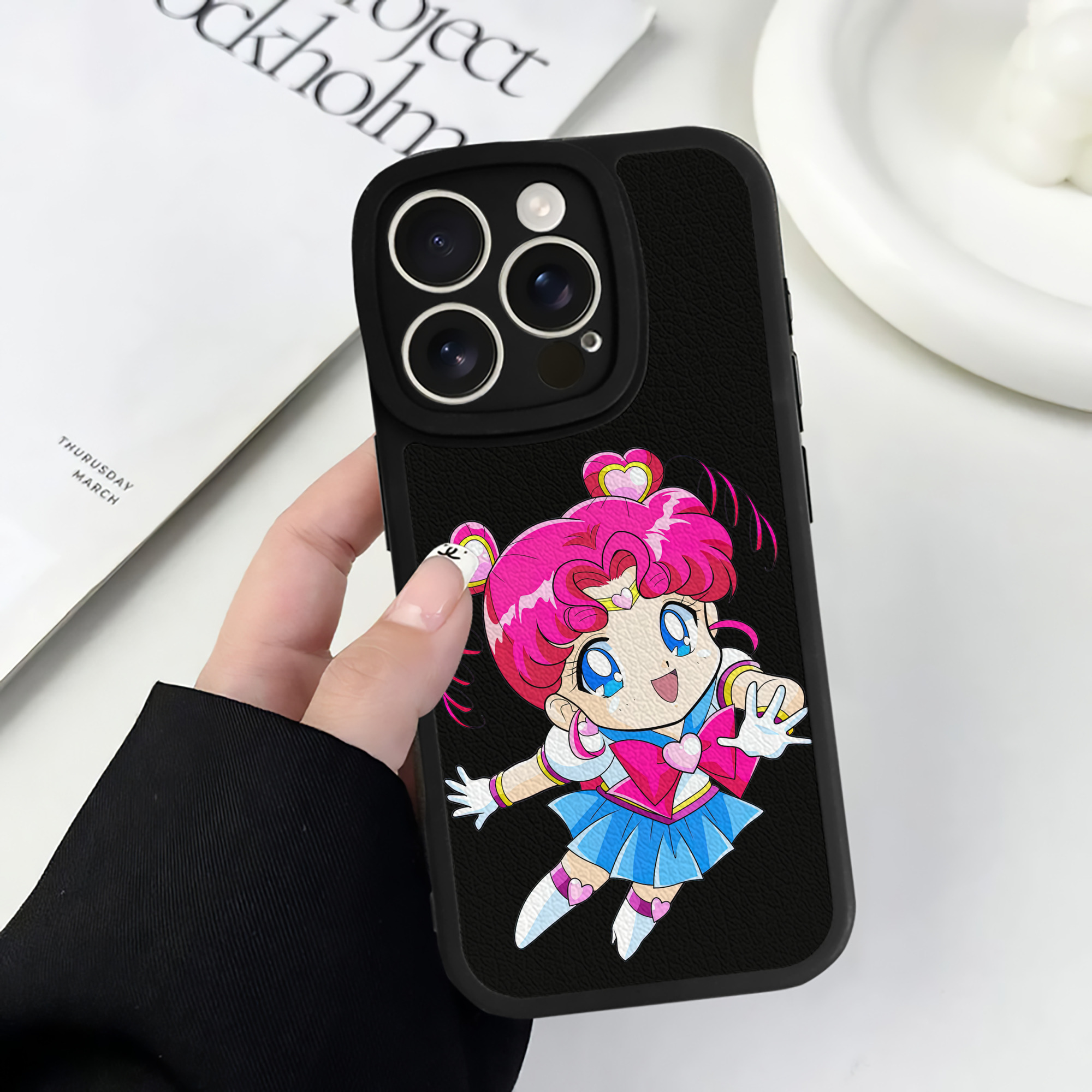 （画像用） 美少女戦士セーラームーン ちびうさ Sailor Moon Chibiusa Tsukino Usagi Small Lady Serenity 【iPhone 16シリーズ対応】シリコンスマホケース（レザー調） 材質：シリコン
